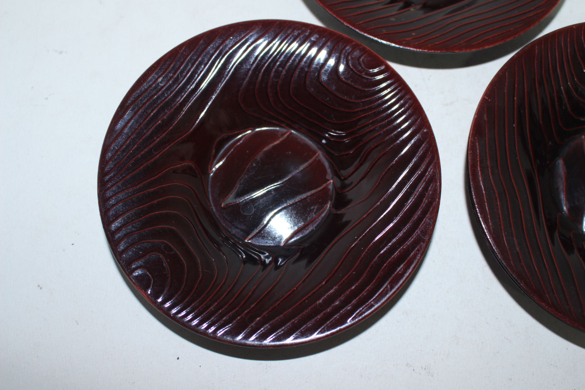 나무에 칠이된 차탁 4점