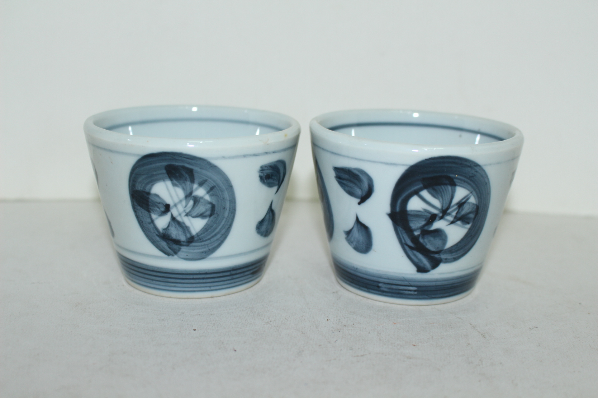 이마리 청화백자추상화문 잔 2점