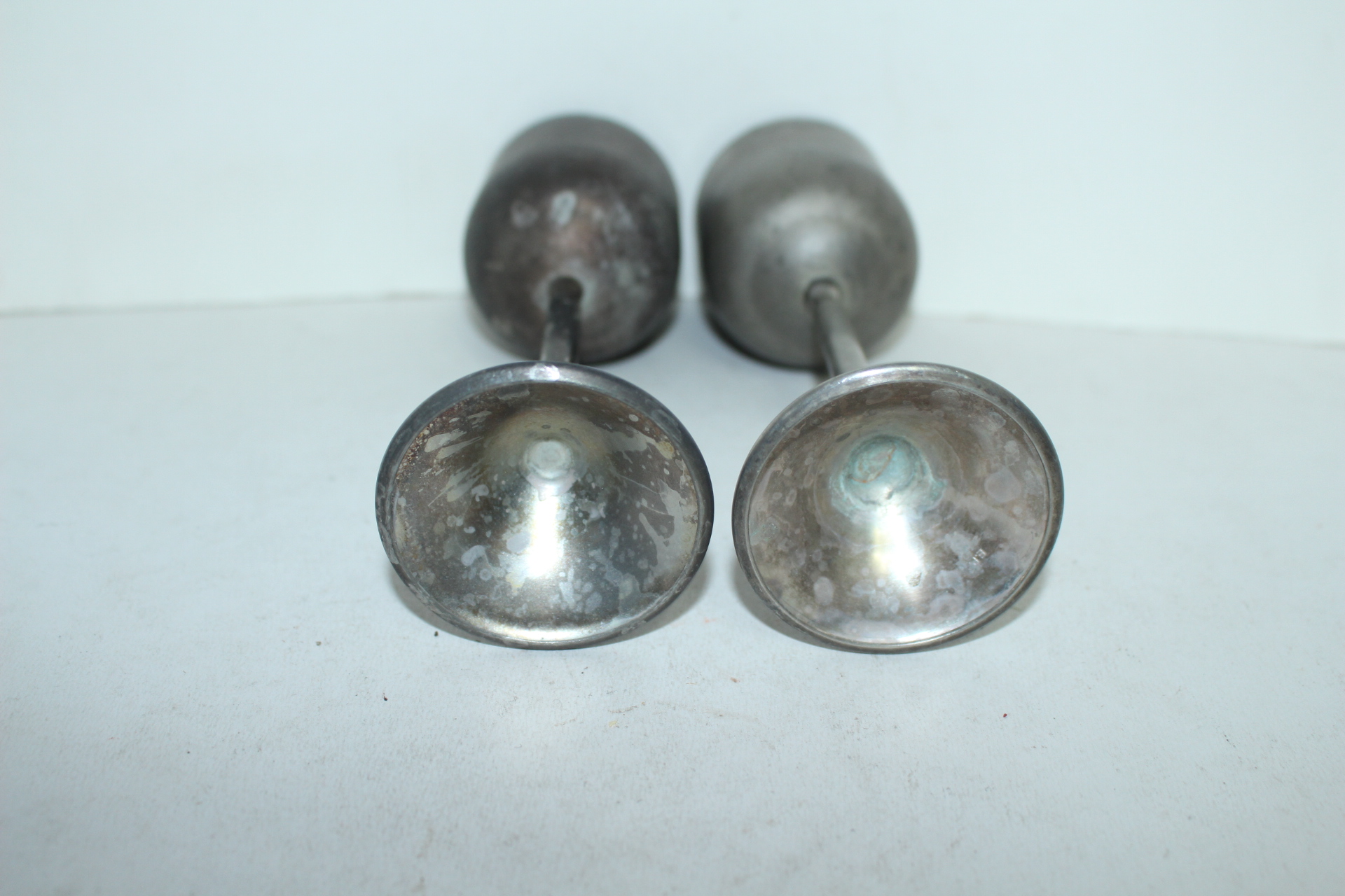 연대가좋은 금속합금재질로된 잔 2점