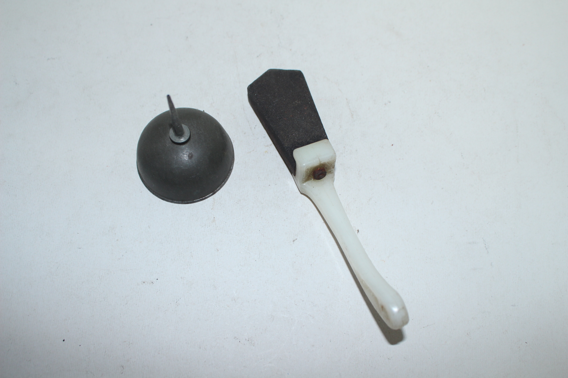 근대사 기름통과 숫돌