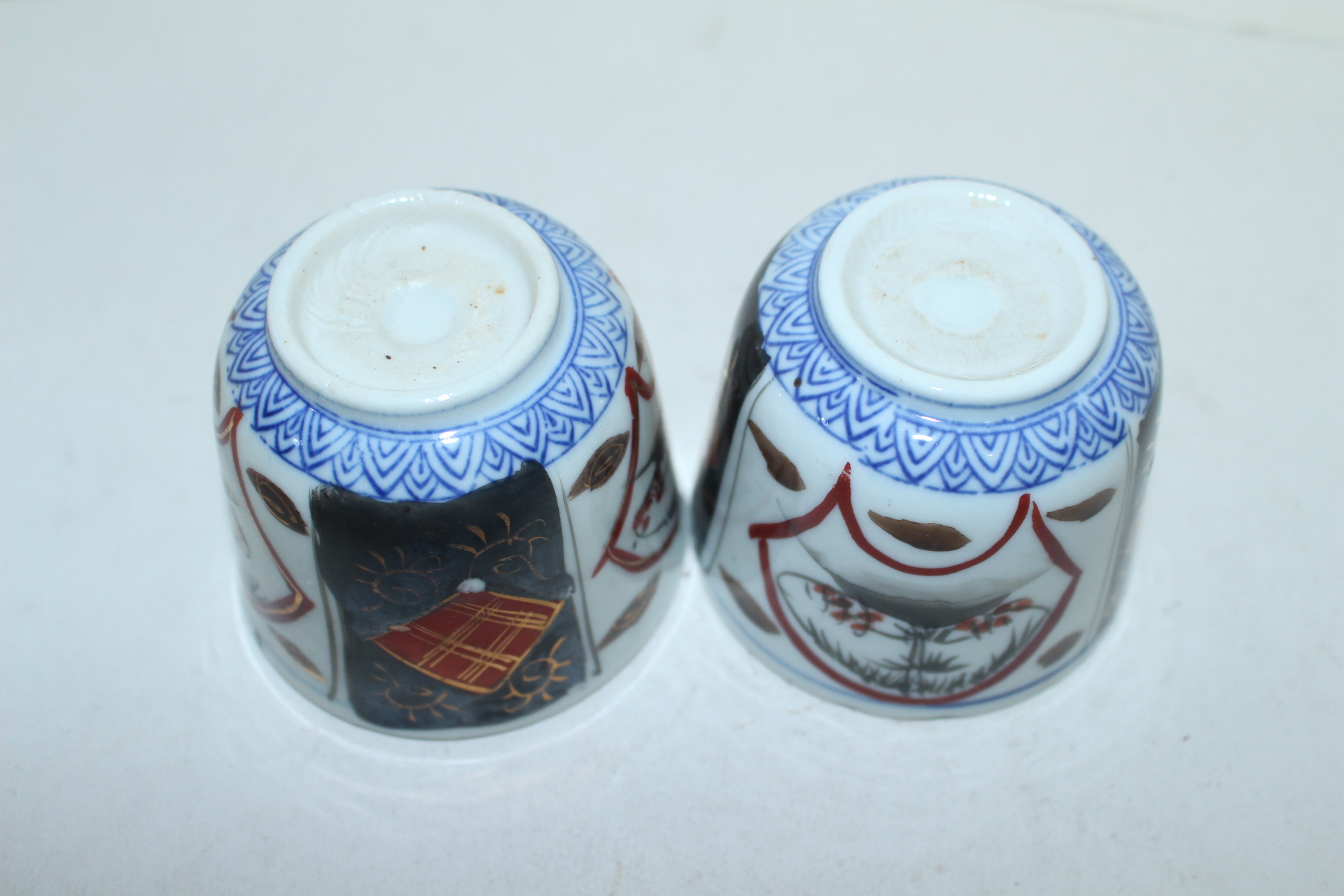 연대가좋은 진사백자금채화문 화형잔 2점