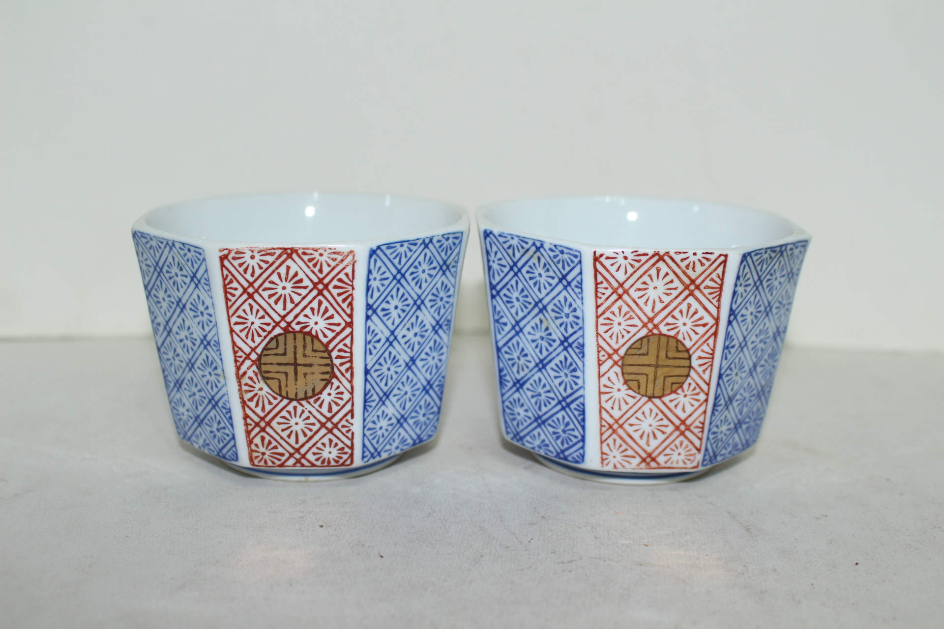 연대가좋은 청화백자 각진화문 잔 2점