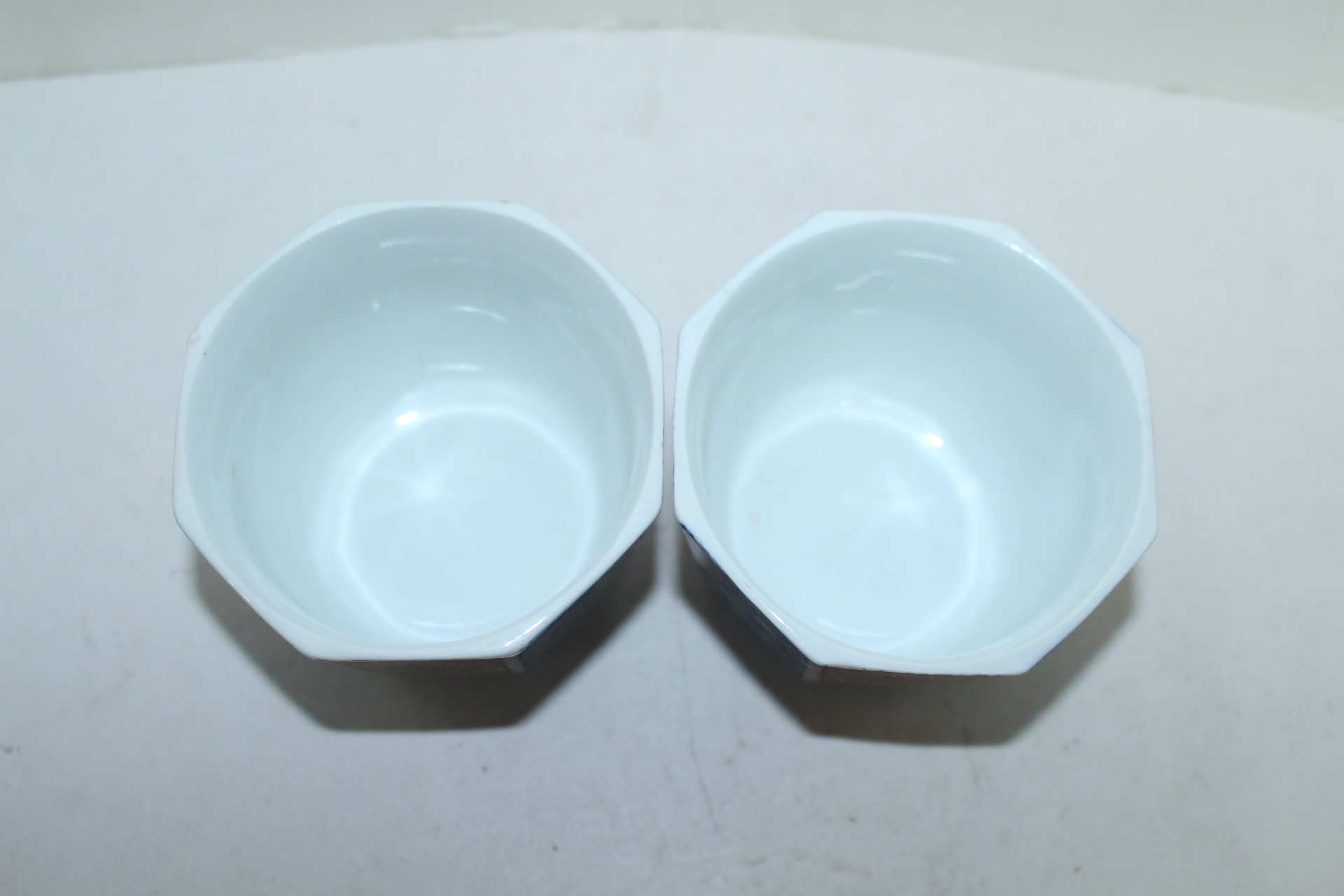 연대가좋은 청화백자 각진화문 잔 2점