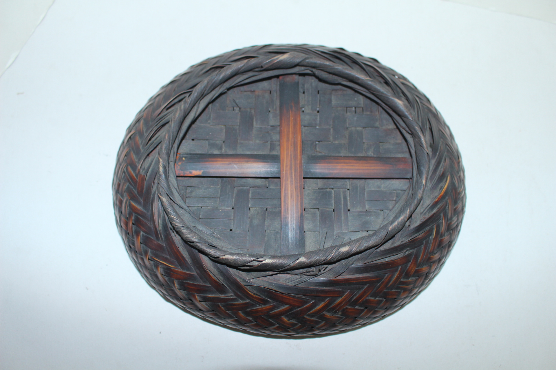 땟물이 좋은 대나무로된 바구니