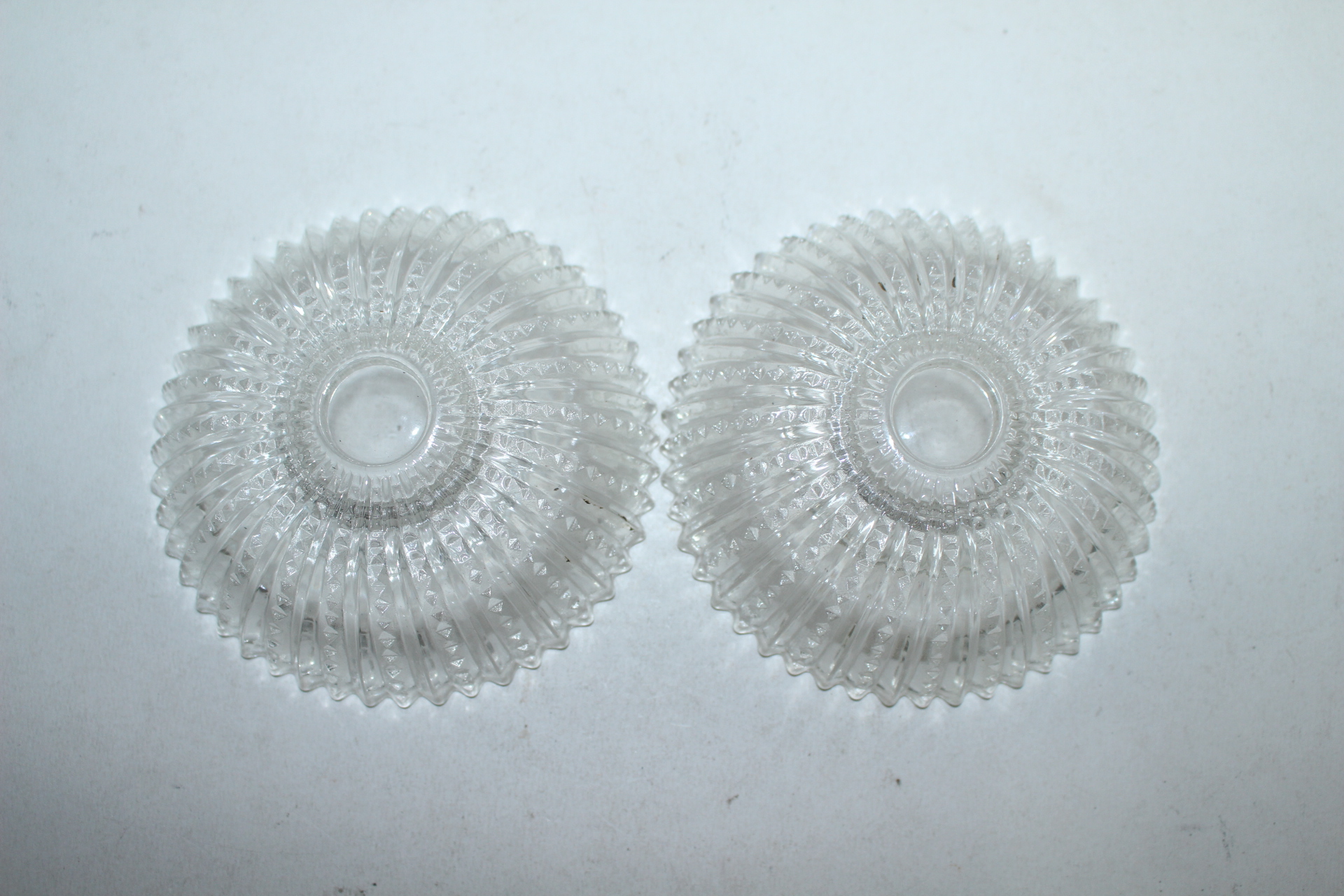 연대가좋은 유리로된 화형잔잔대 2점