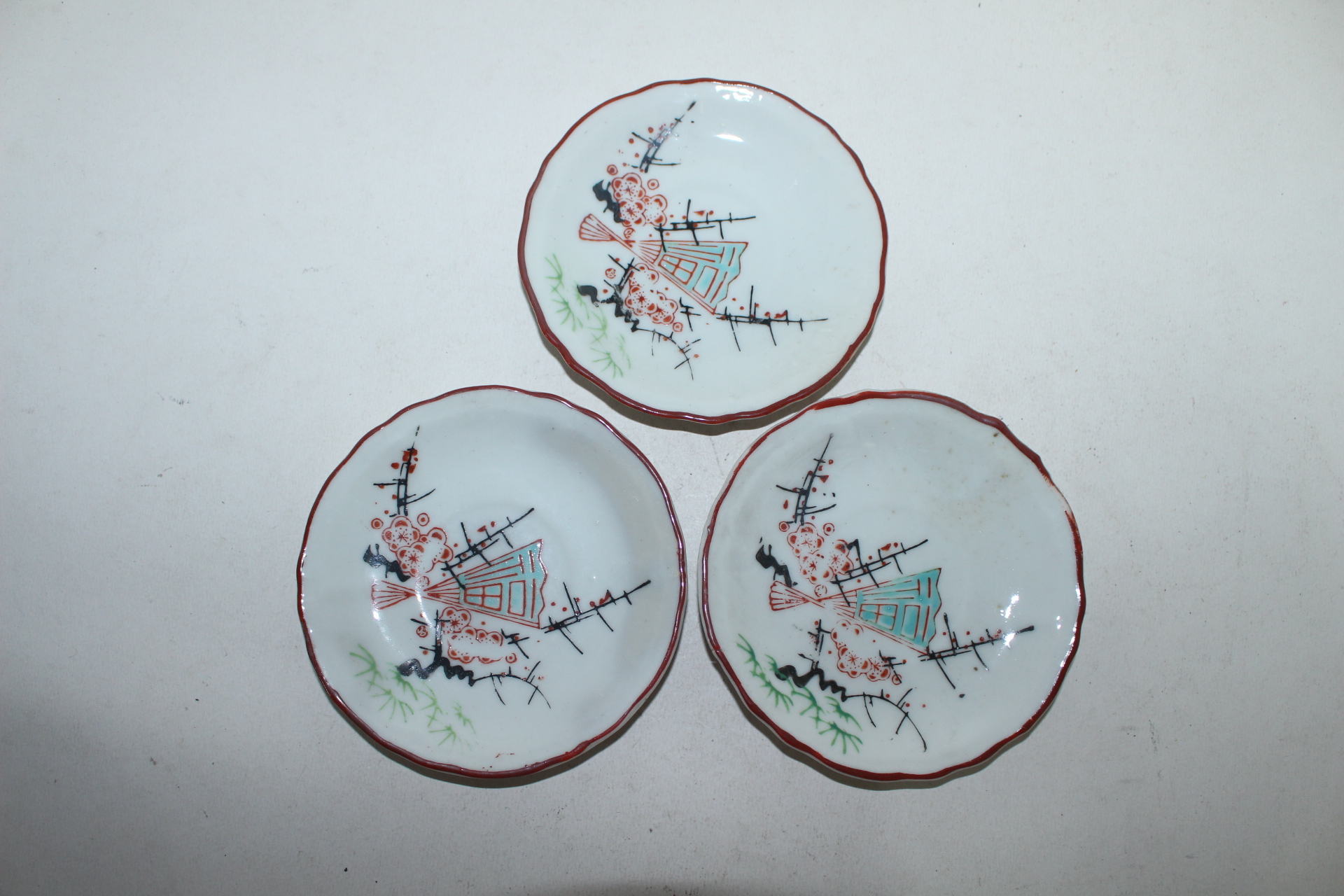 연대가좋은 진사백자화문 화형완 3점