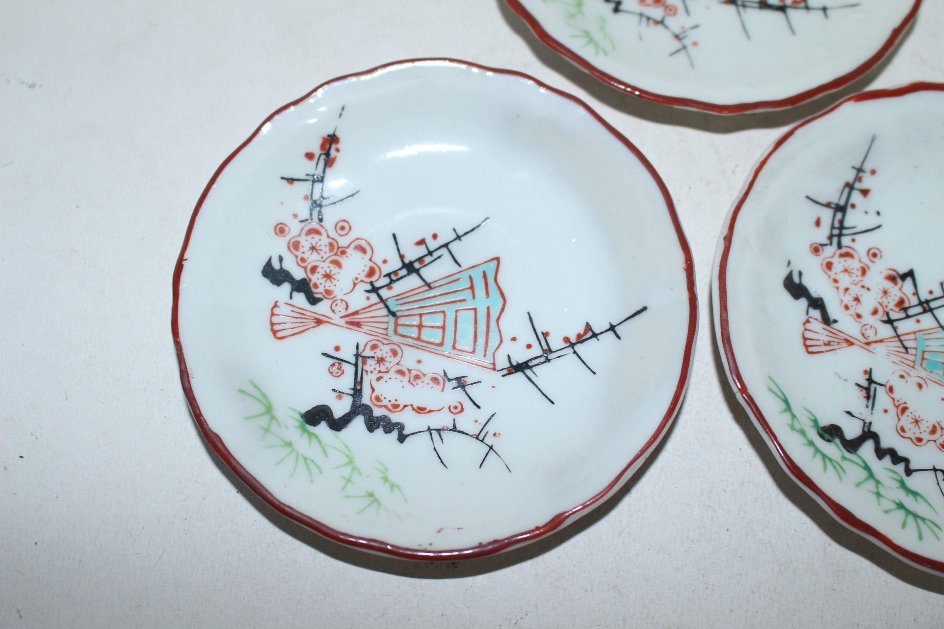 연대가좋은 진사백자화문 화형완 3점