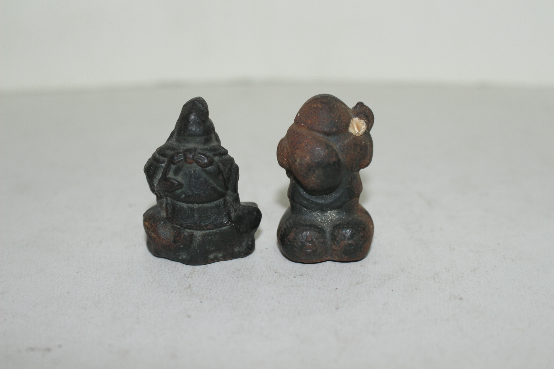 연대가좋은 묵직한 무쇠로된 호신복신 조각상 2점