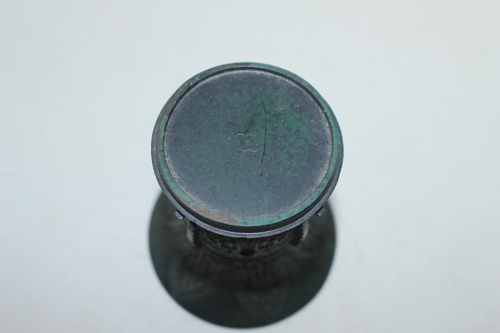 묵직한 청동으로된 기학문 향호