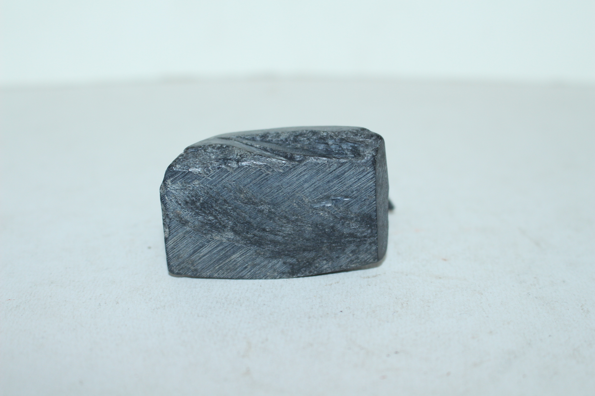 검은돌 오석을 조각한 닭 조각상