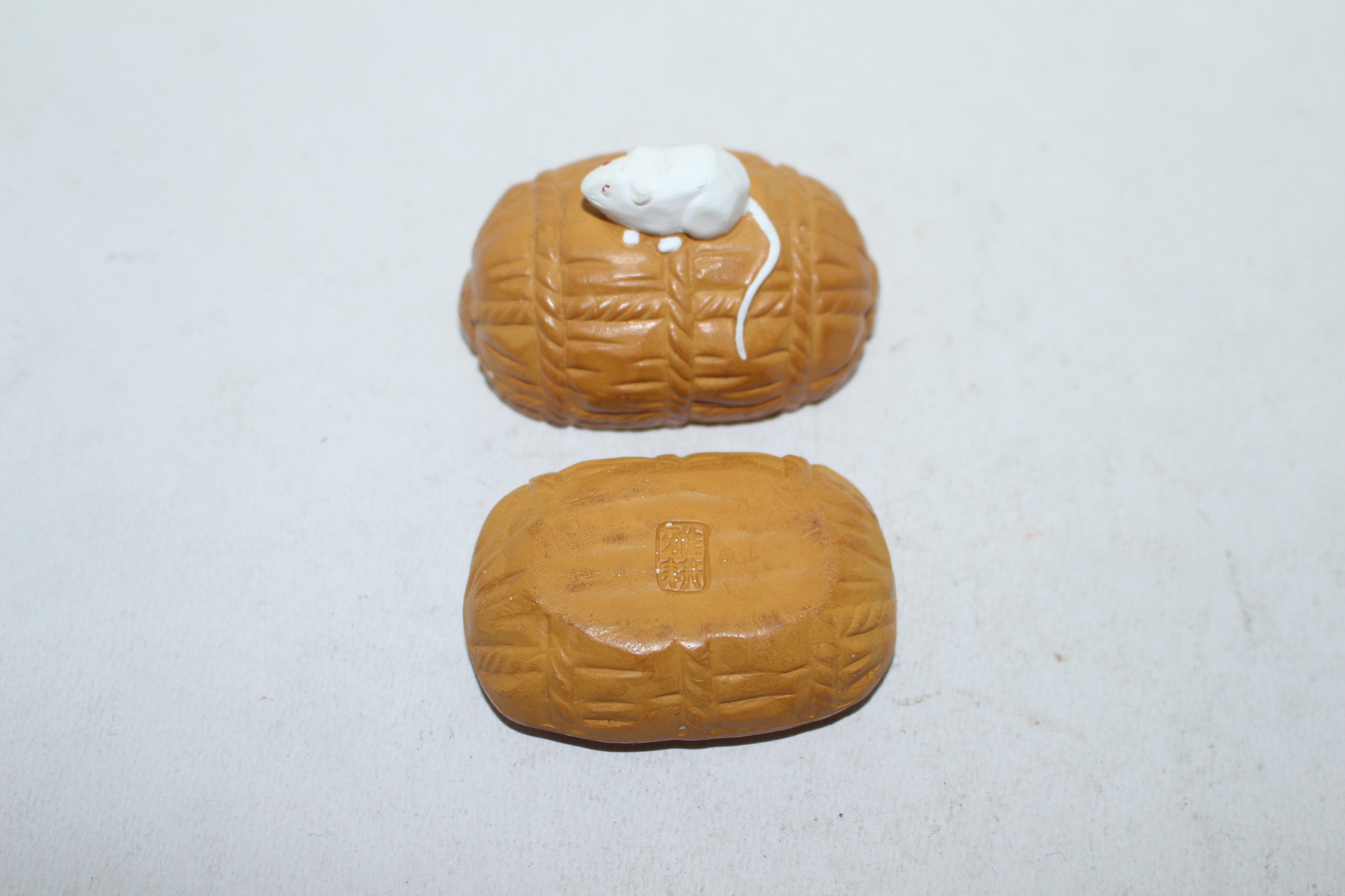 청자 쥐가 조각된 향합