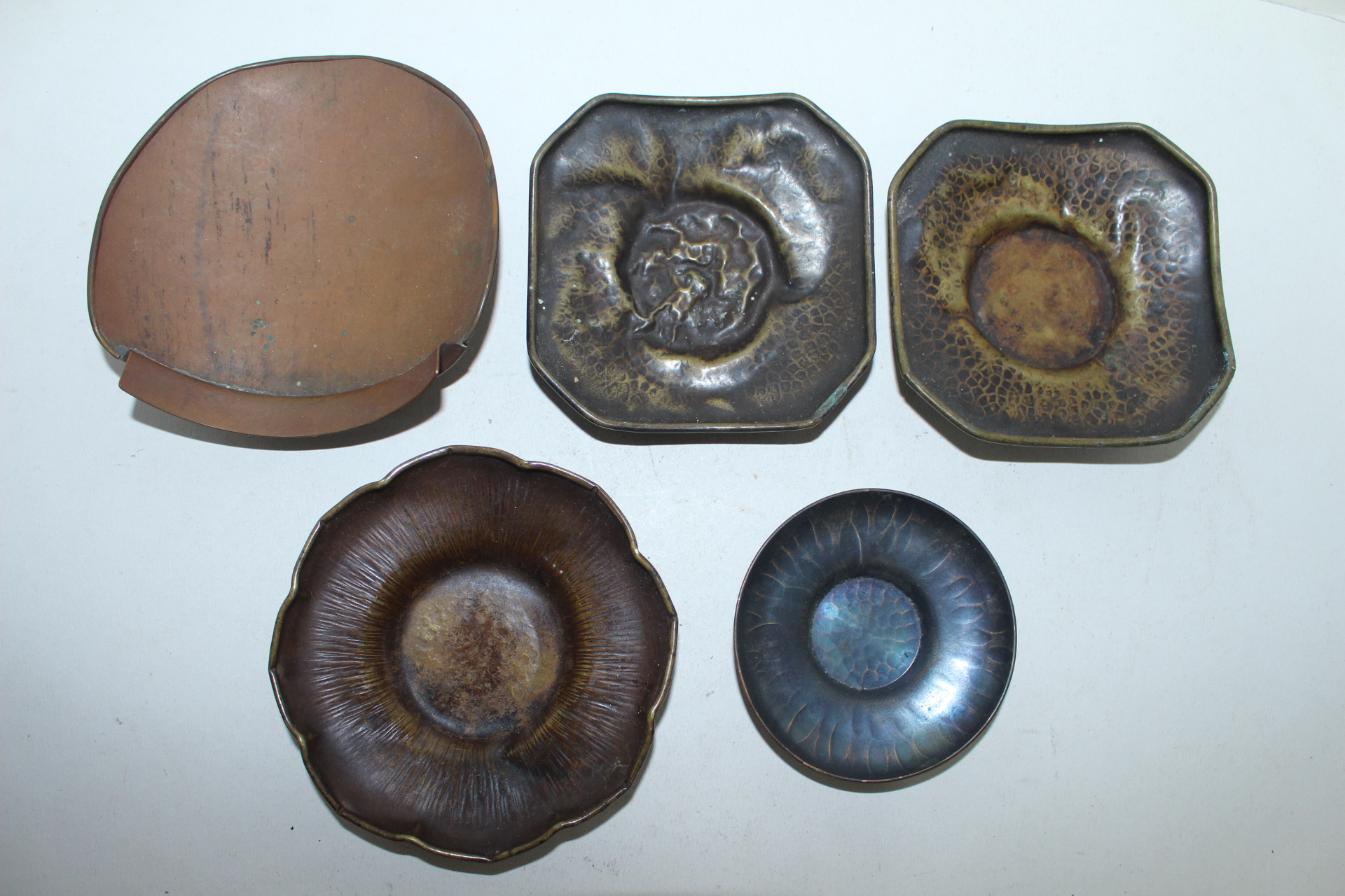 연대가좋은 동으로된 차탁과 차도구