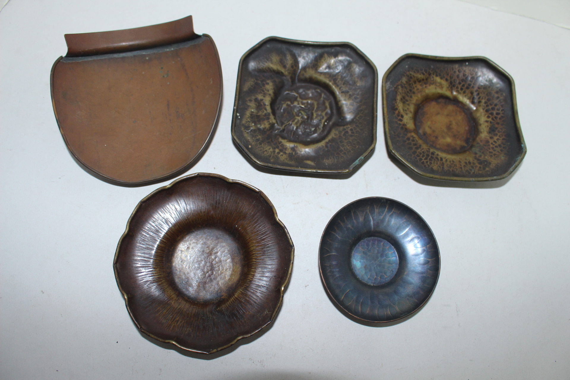 연대가좋은 동으로된 차탁과 차도구