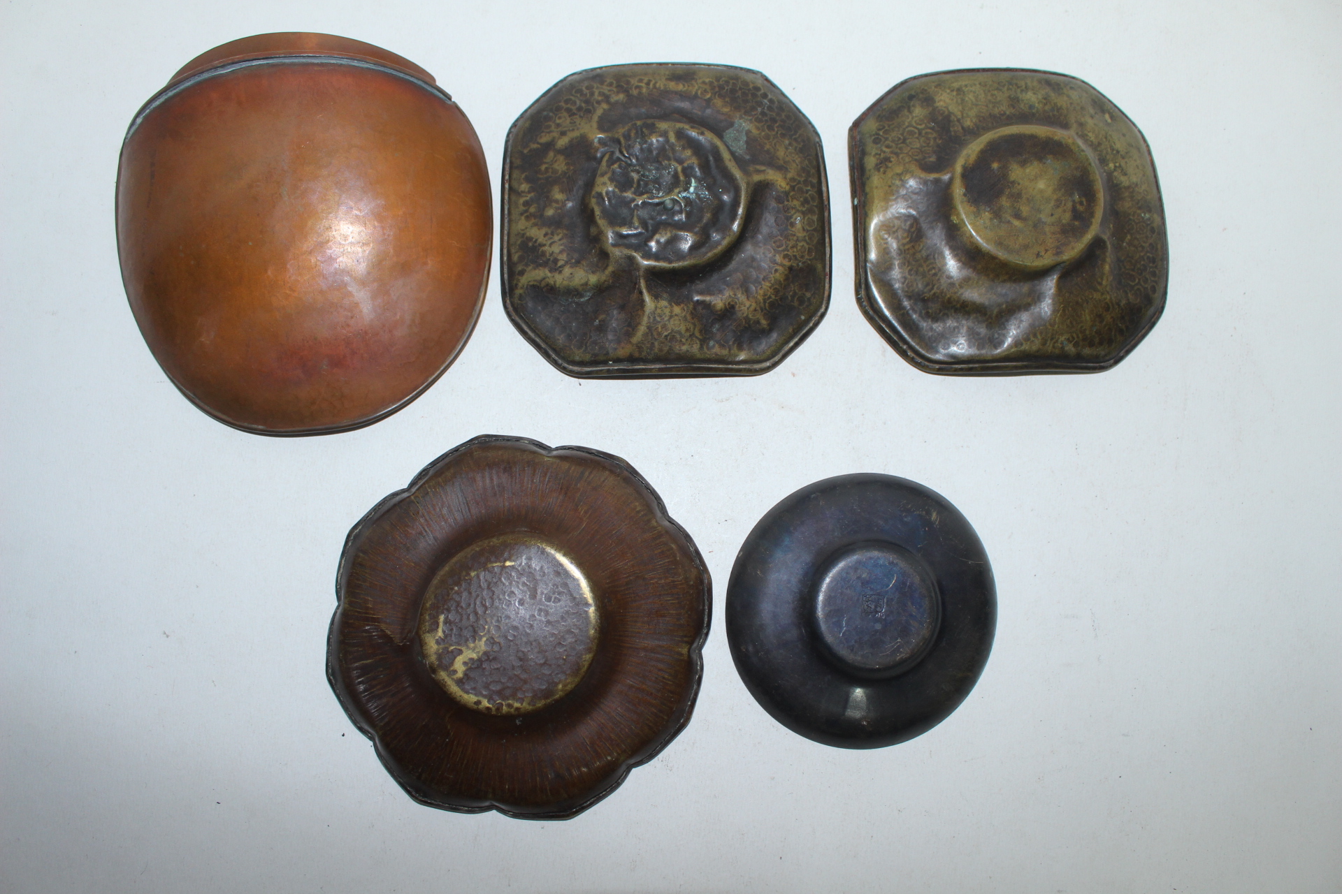 연대가좋은 동으로된 차탁과 차도구