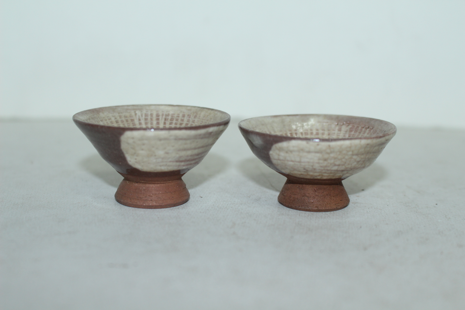 연대가좋은 분청사기귀얄문 잔 2점