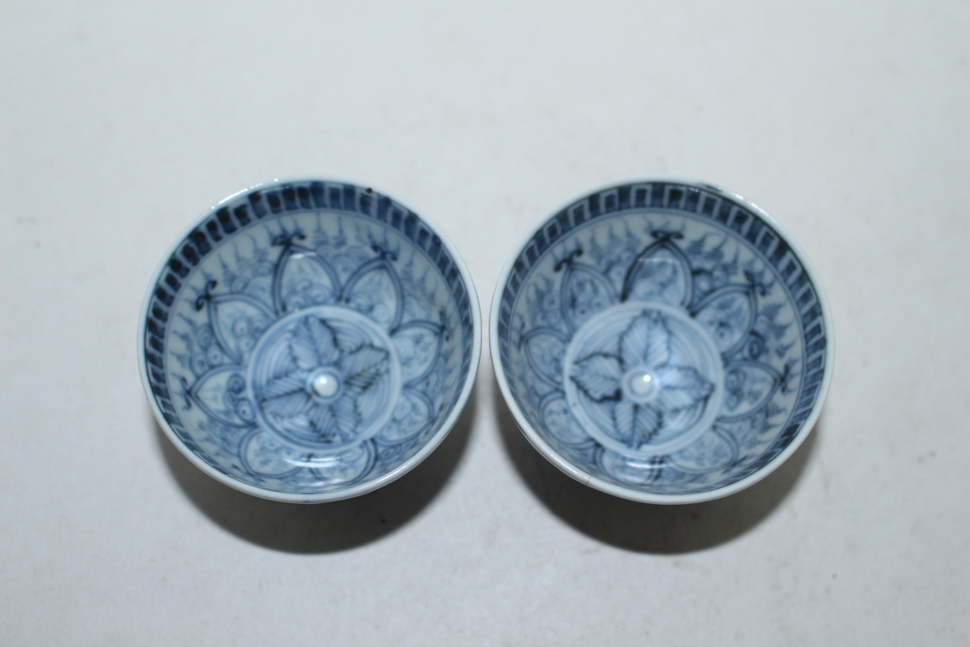 명품-연대가좋은 고이마리 청화백자초화문잔 2점