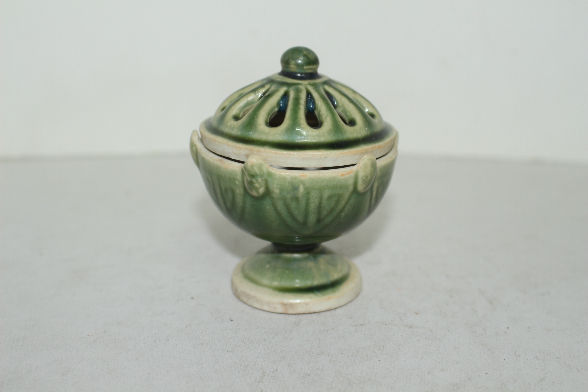 청록청자 굽다리 향로