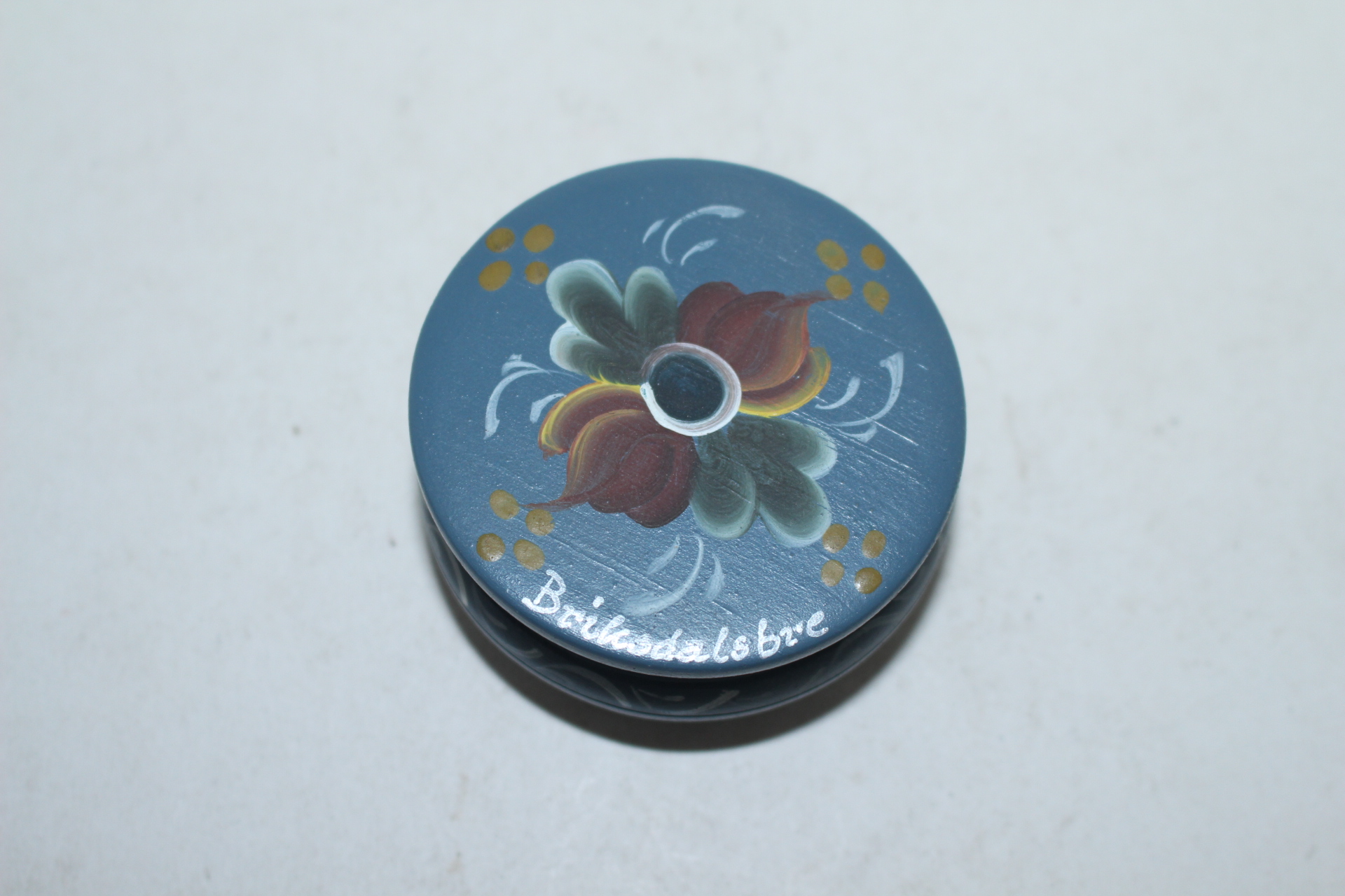 유럽산 나무에 화문그림이 있는향합