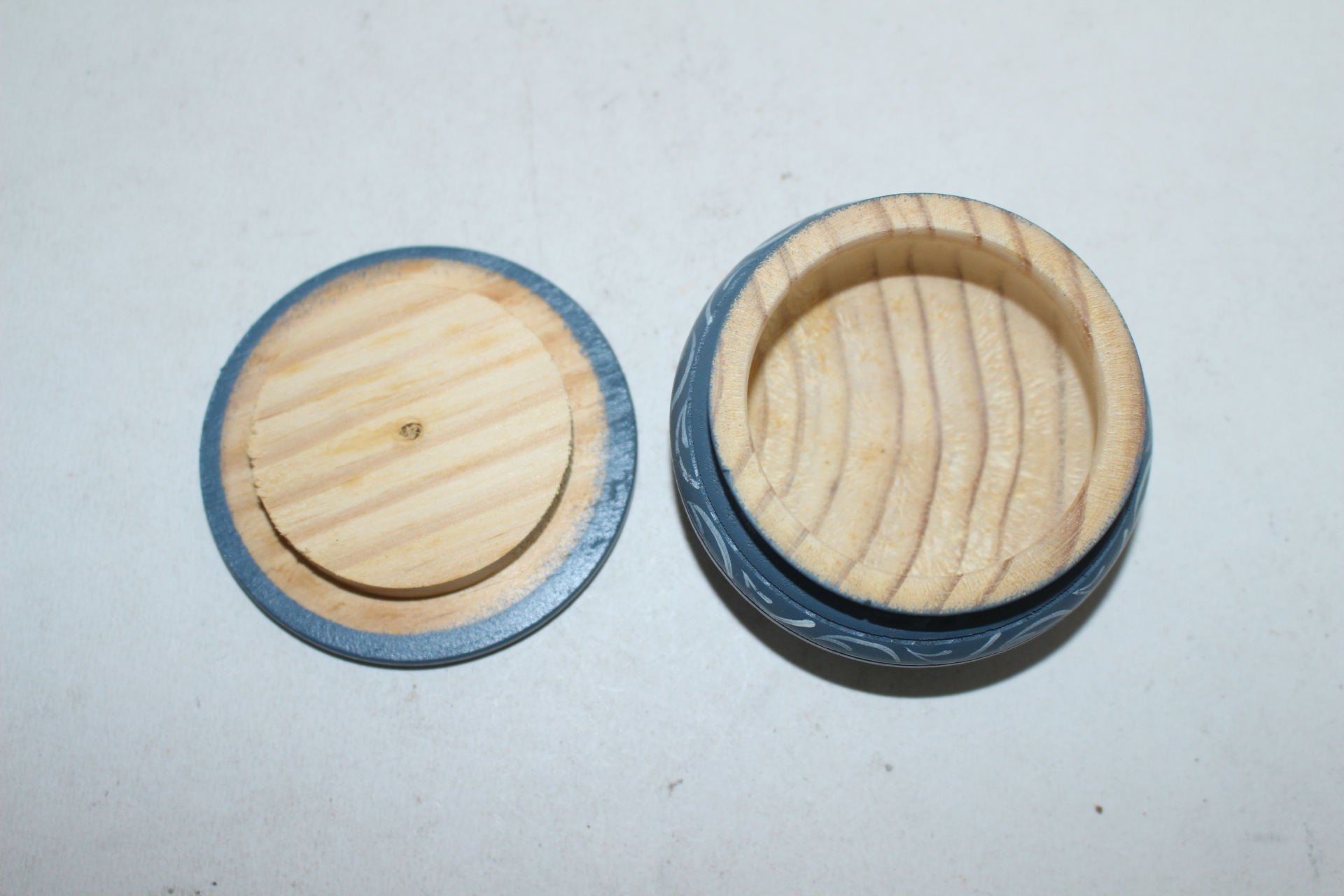 유럽산 나무에 화문그림이 있는향합