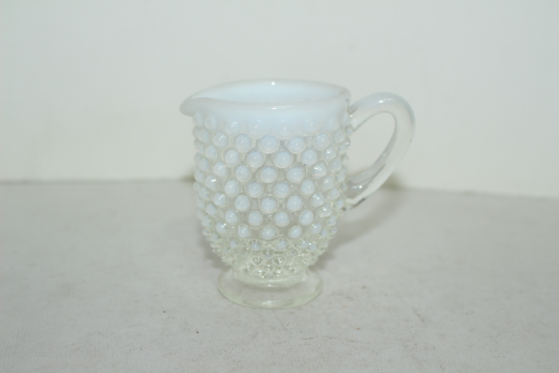 근대사 채색유리로된 손잡이있는 잔