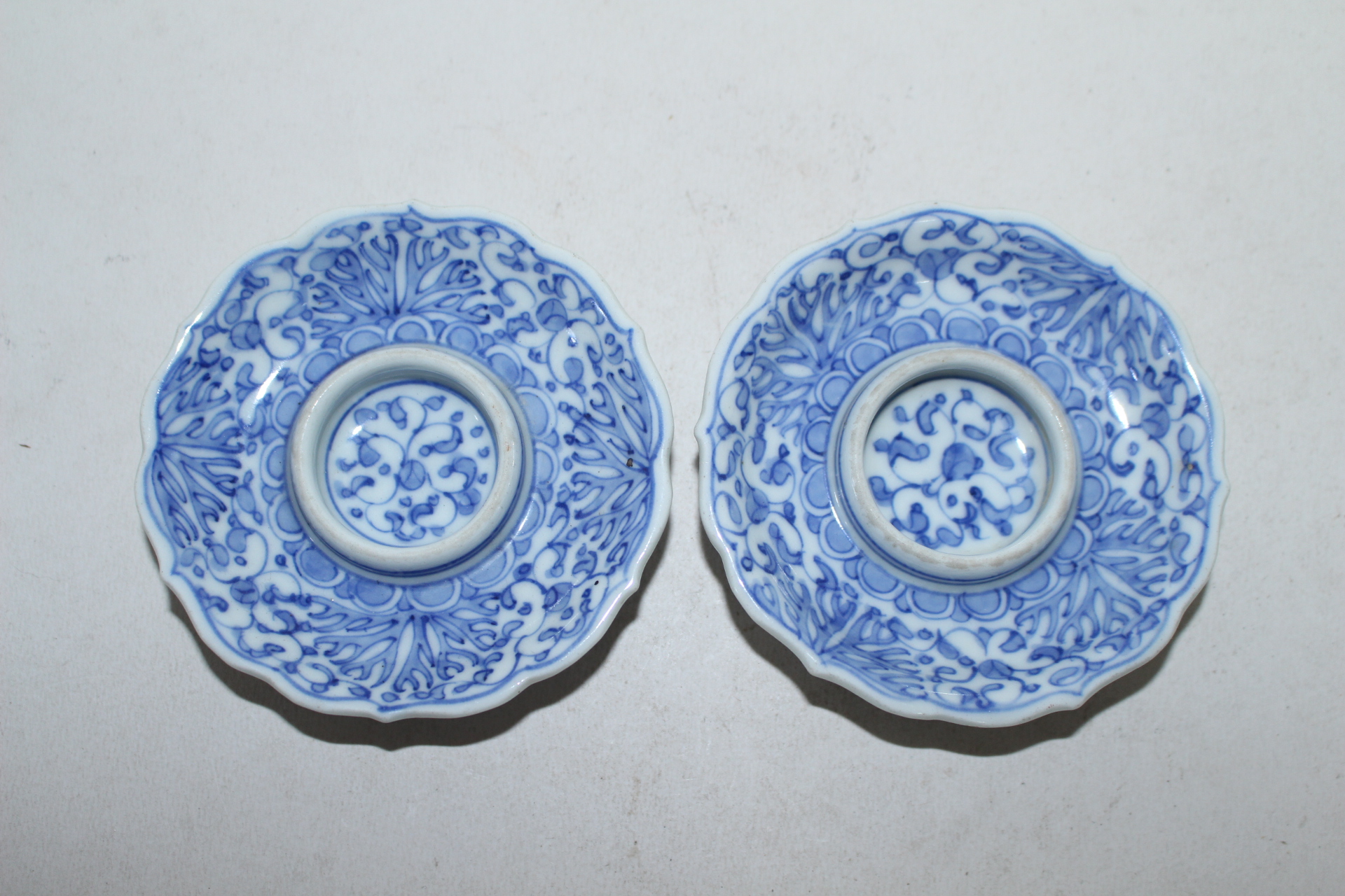 100년이상된 고이마리 청화백자화문 화형잔잔대 2점