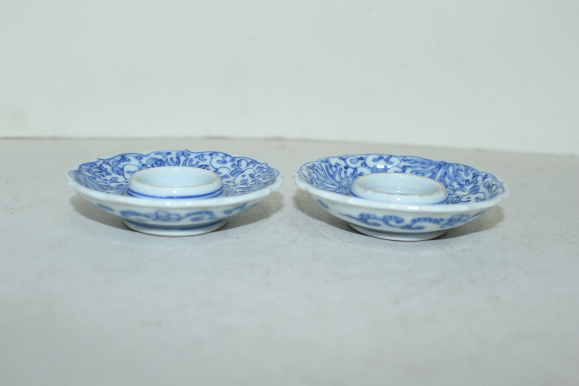 100년이상된 고이마리 청화백자화문 화형잔잔대 2점