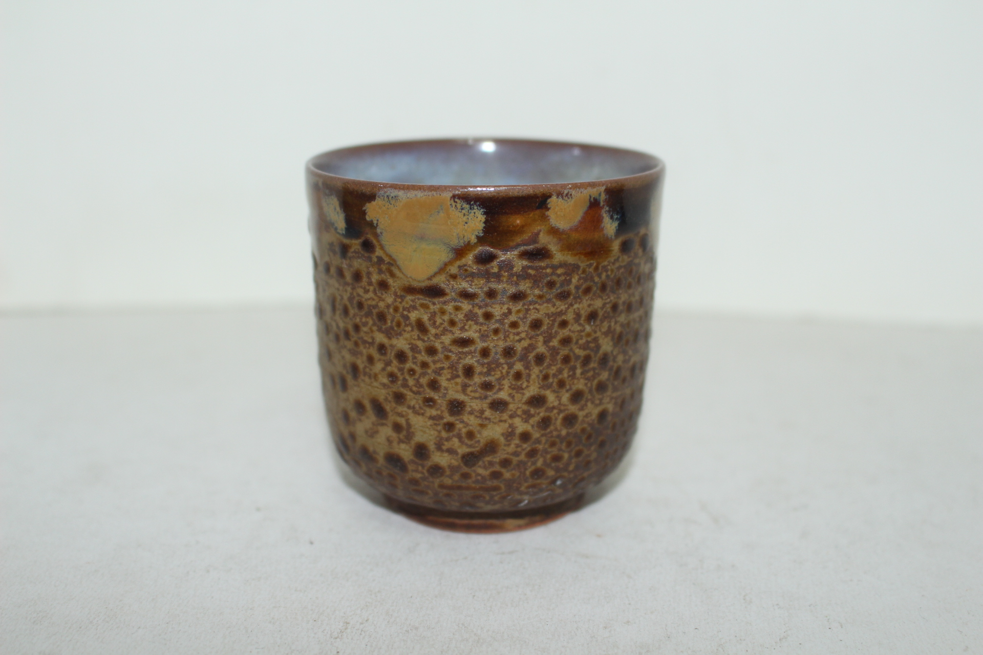 청자 철화유약흘림이 좋은 잔