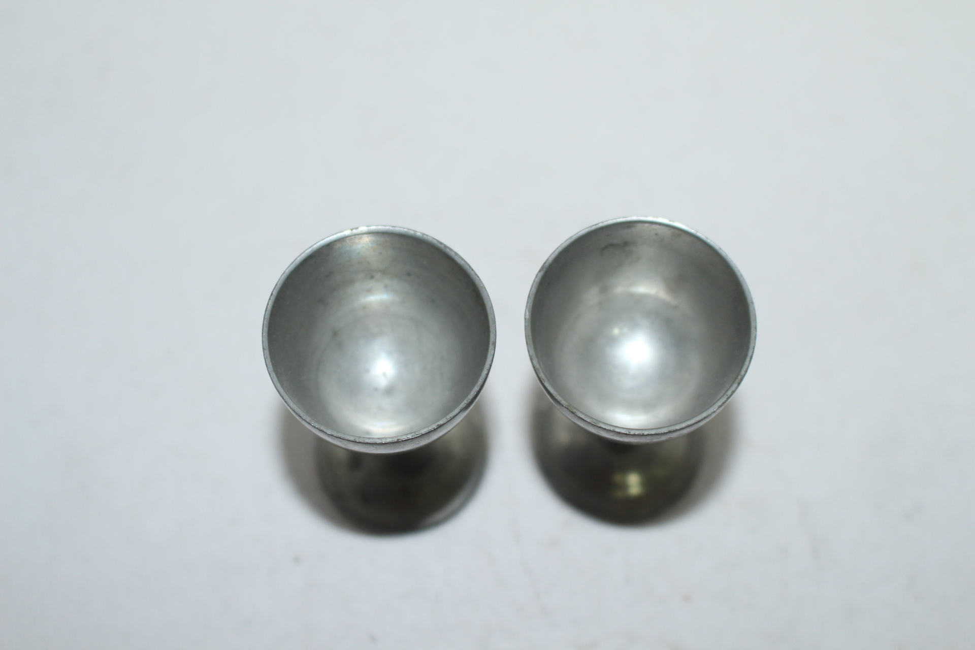 주석으로된 소형굽다리 잔 2점