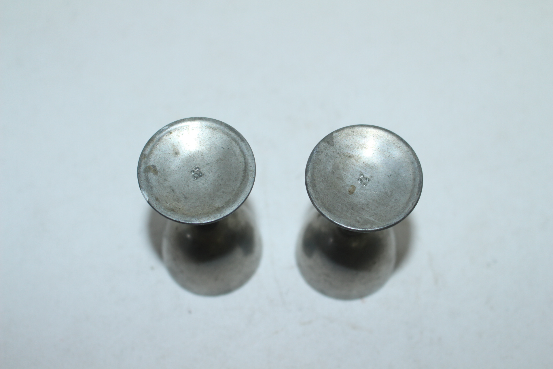 주석으로된 소형굽다리 잔 2점