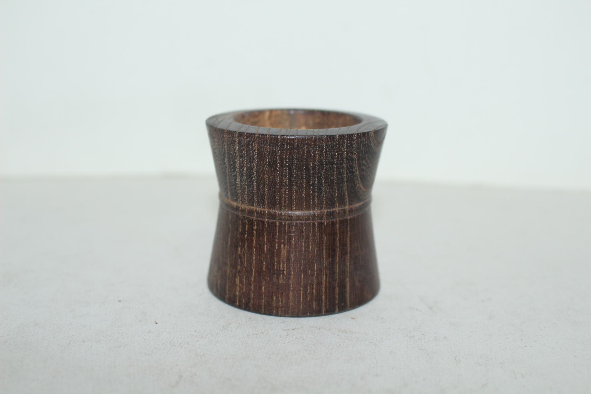 결이 좋은 원목나무로된 차도구