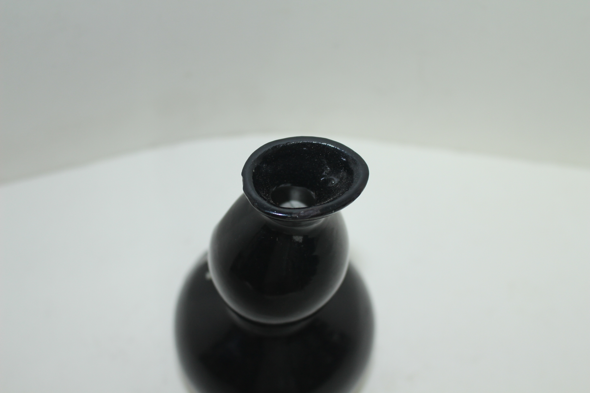 근대사 도자기재질에 자개화문된 호리형 주병