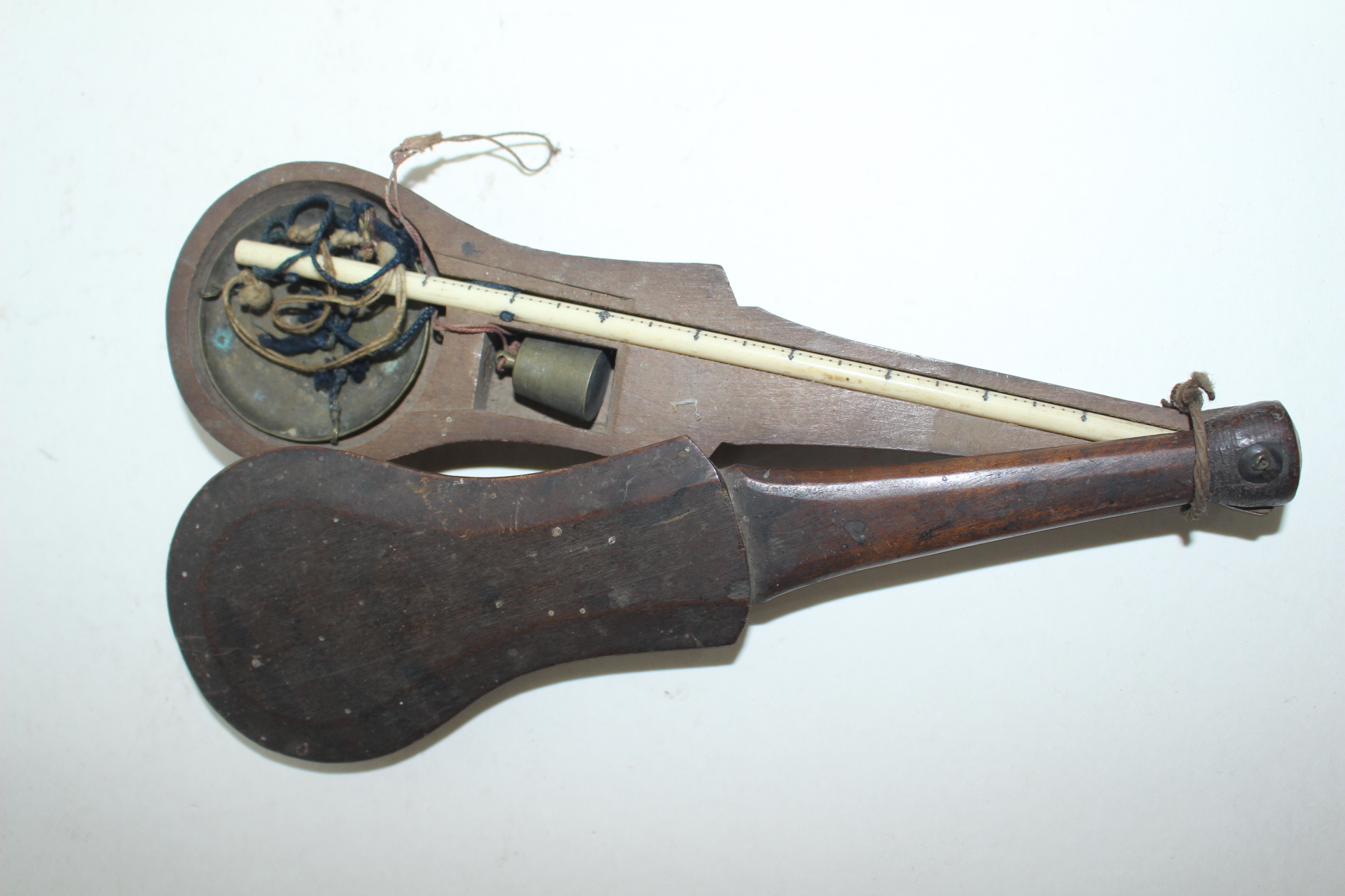 연대와 땟물이 좋은 상아로된 약저울