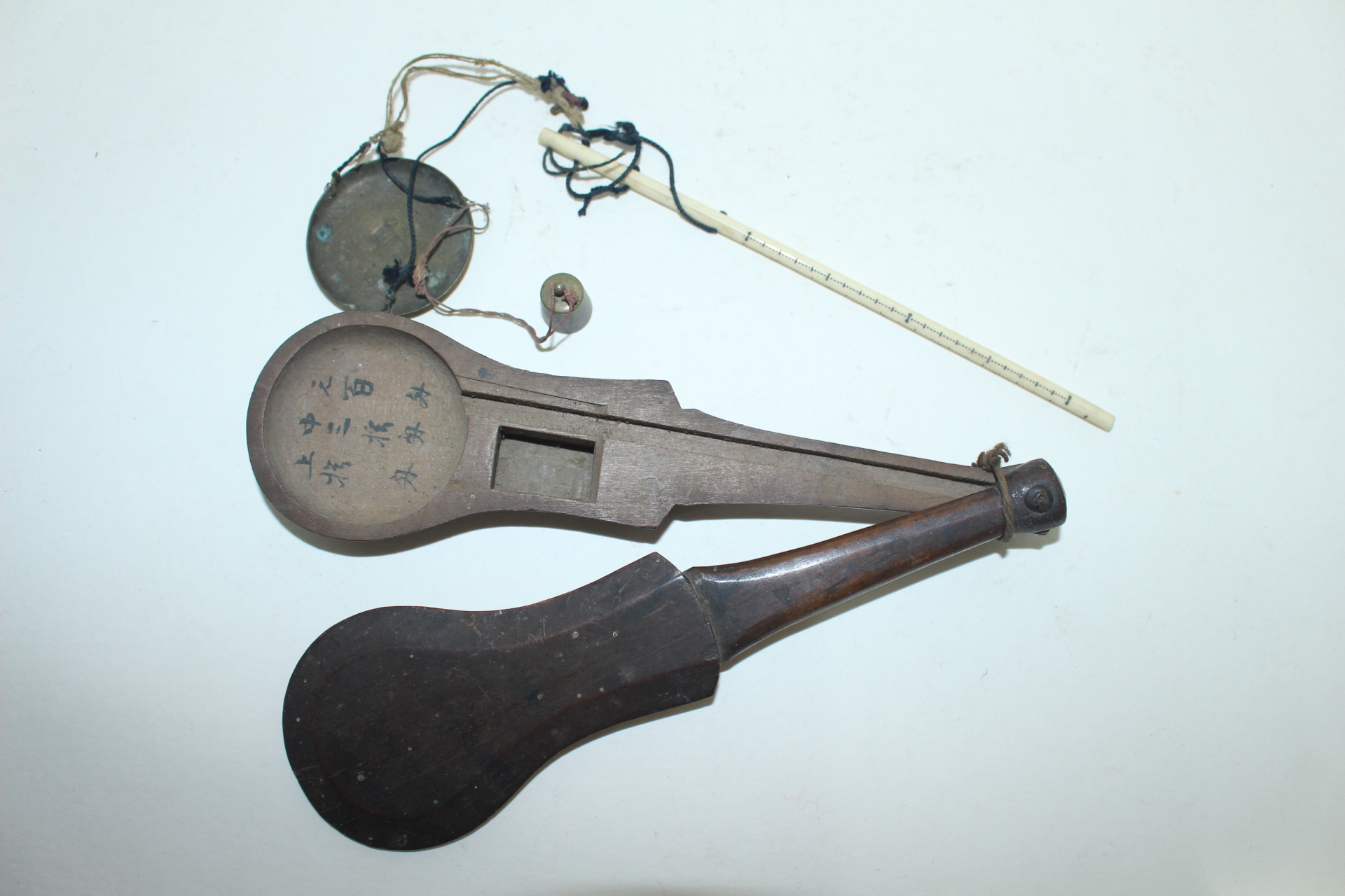 연대와 땟물이 좋은 상아로된 약저울