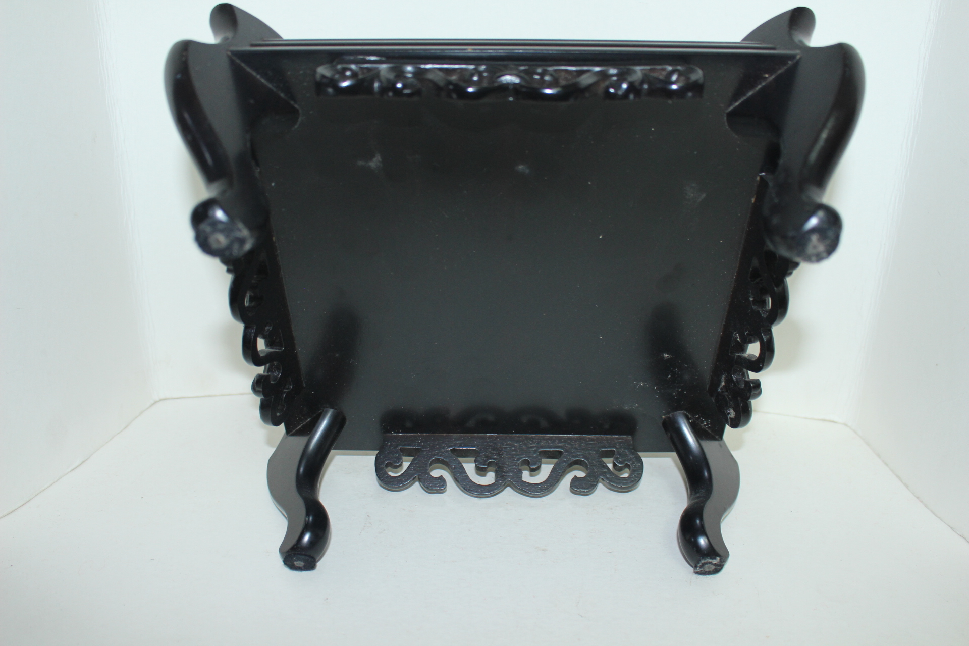 묵직하고 격조높은 나무로된 사각화대