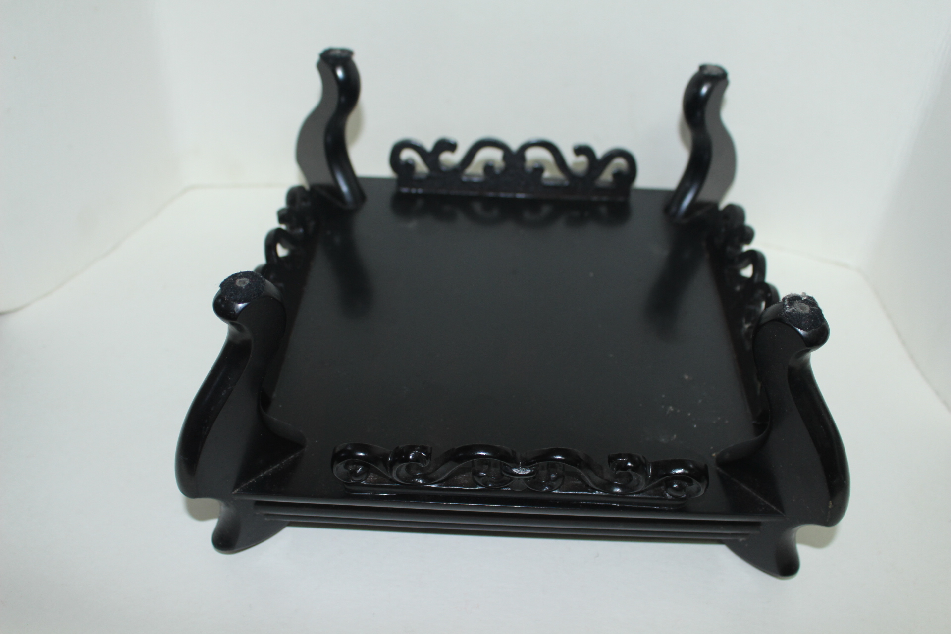 묵직하고 격조높은 나무로된 사각화대