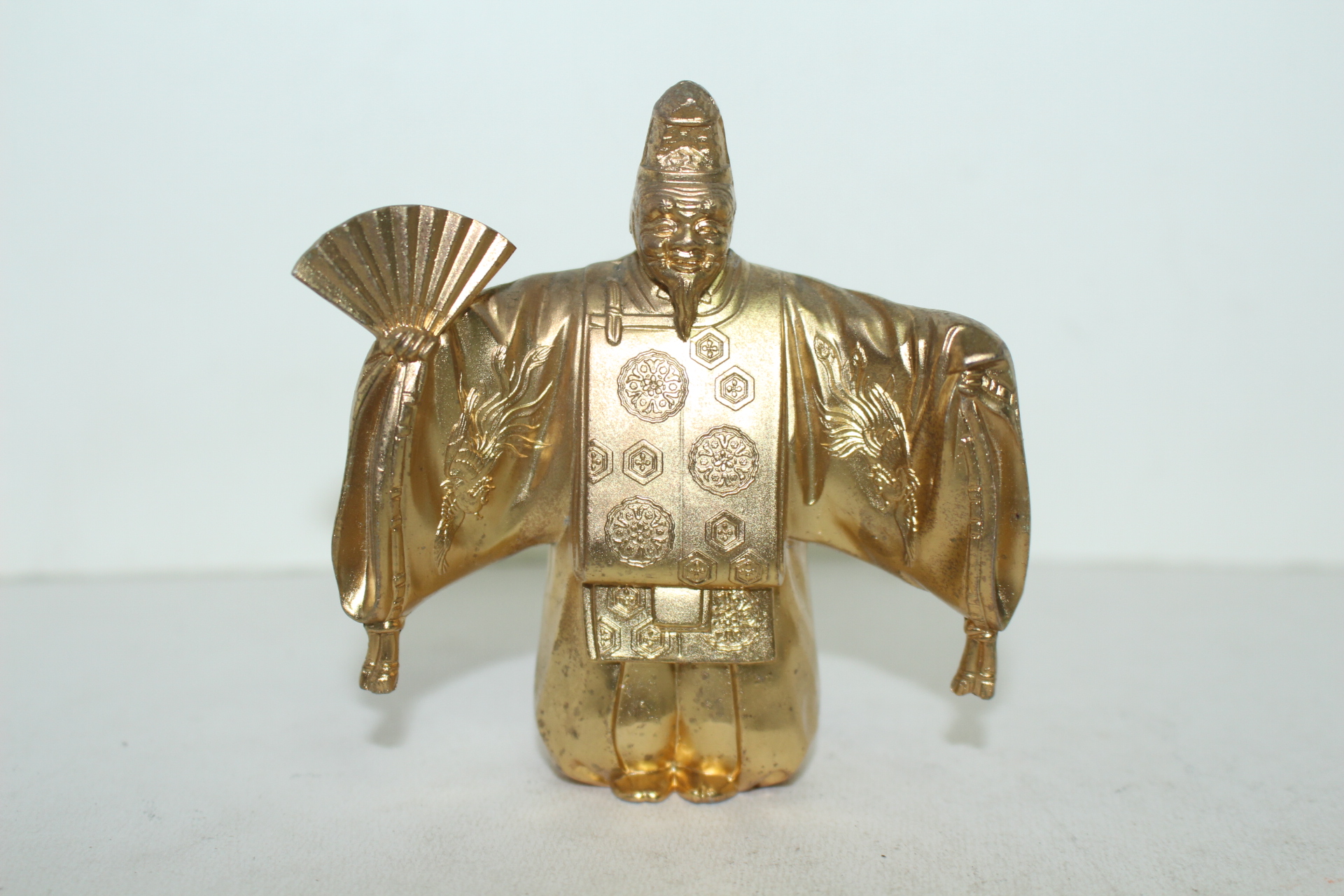 묵직한 청동통에 금채된 인물조각상