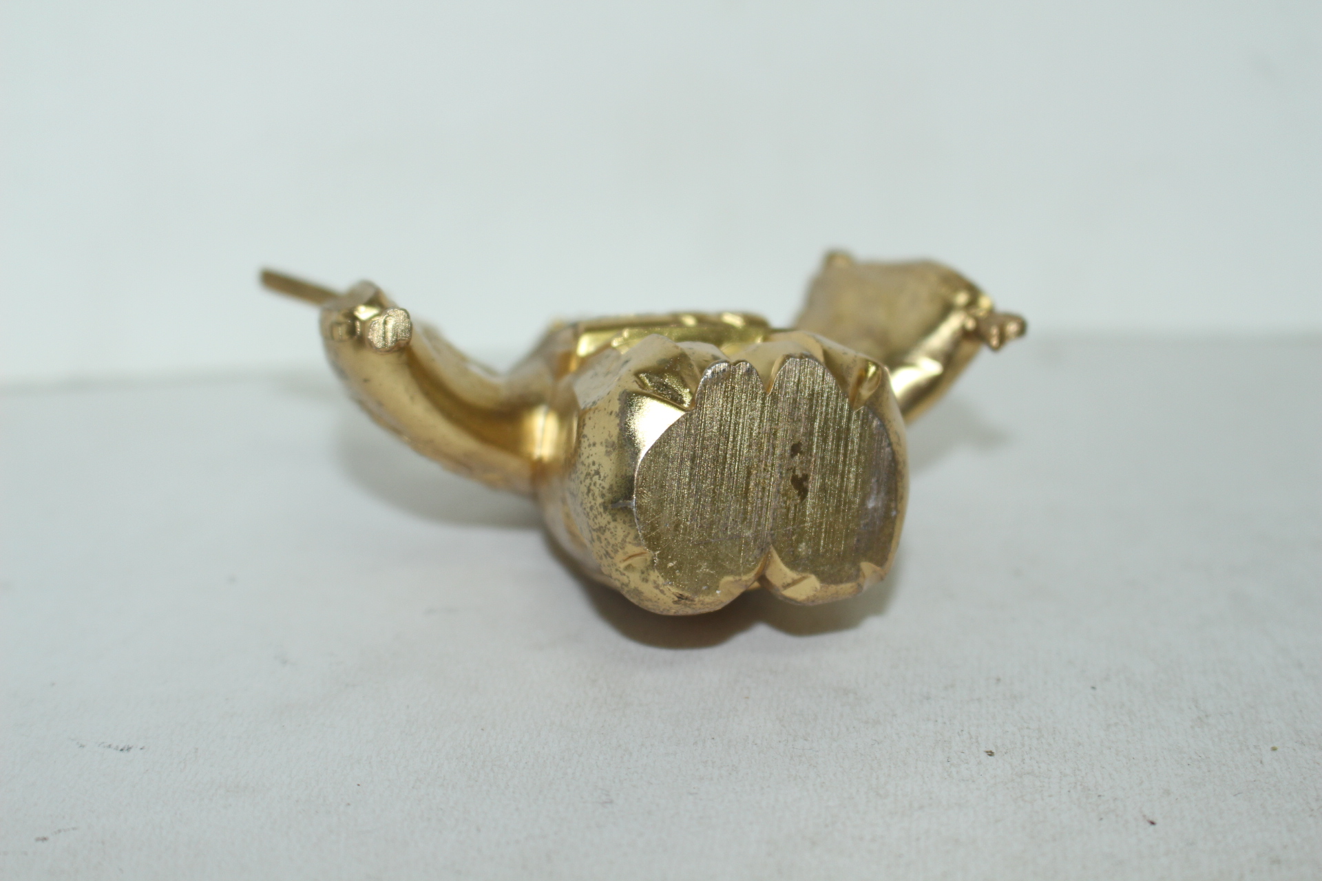 묵직한 청동통에 금채된 인물조각상