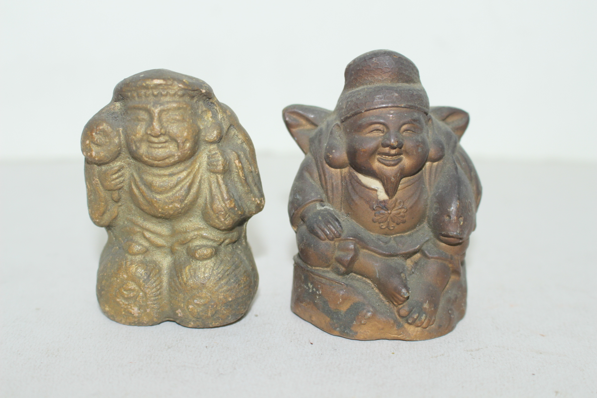 토기재질의 도자기로된 복신과 청동으로된 복신