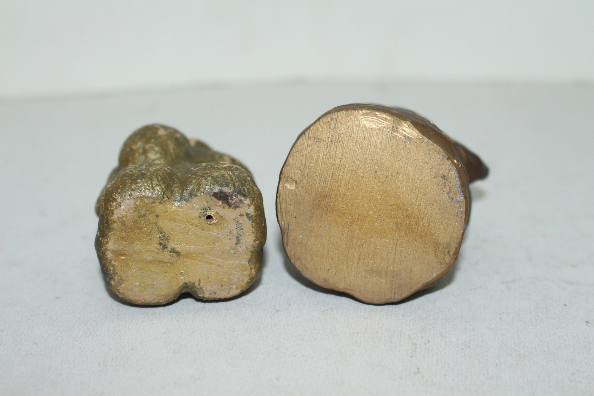 토기재질의 도자기로된 복신과 청동으로된 복신