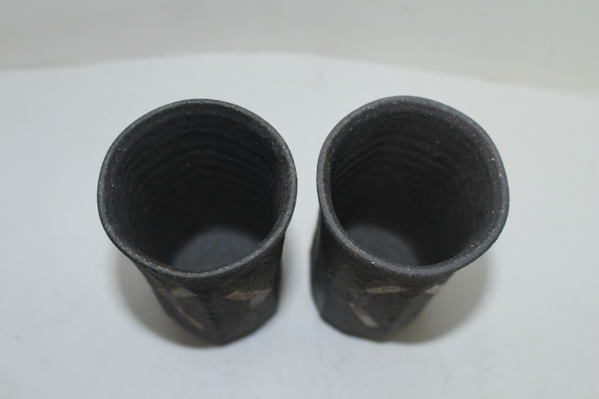 시가라끼청자 금채추상문 잔 2점