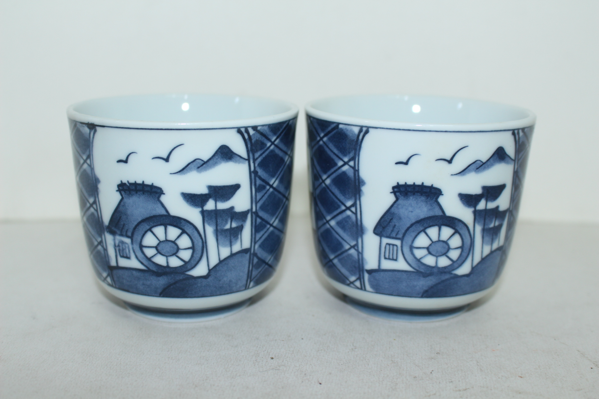 청화백자 물레방아간그림이 있는 잔 2점