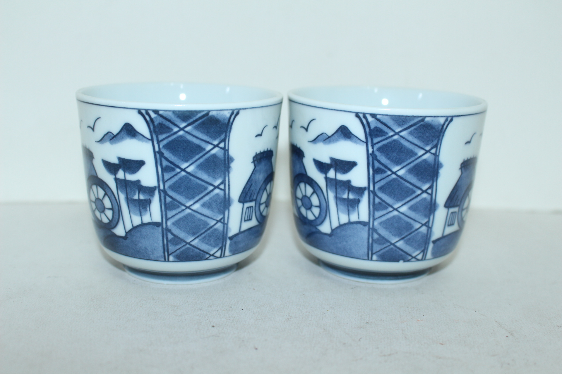 청화백자 물레방아간그림이 있는 잔 2점