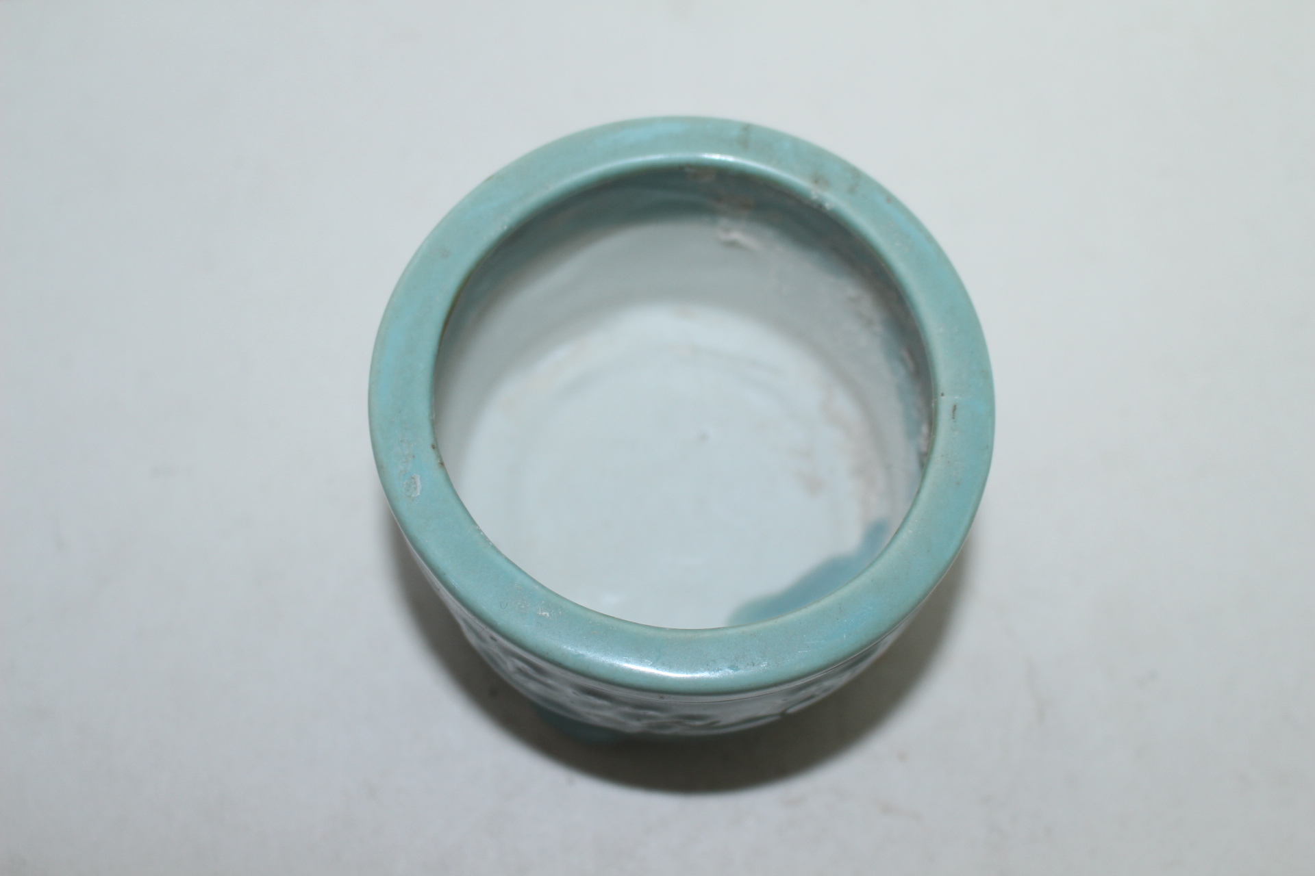 청자 양각화문삼족향로