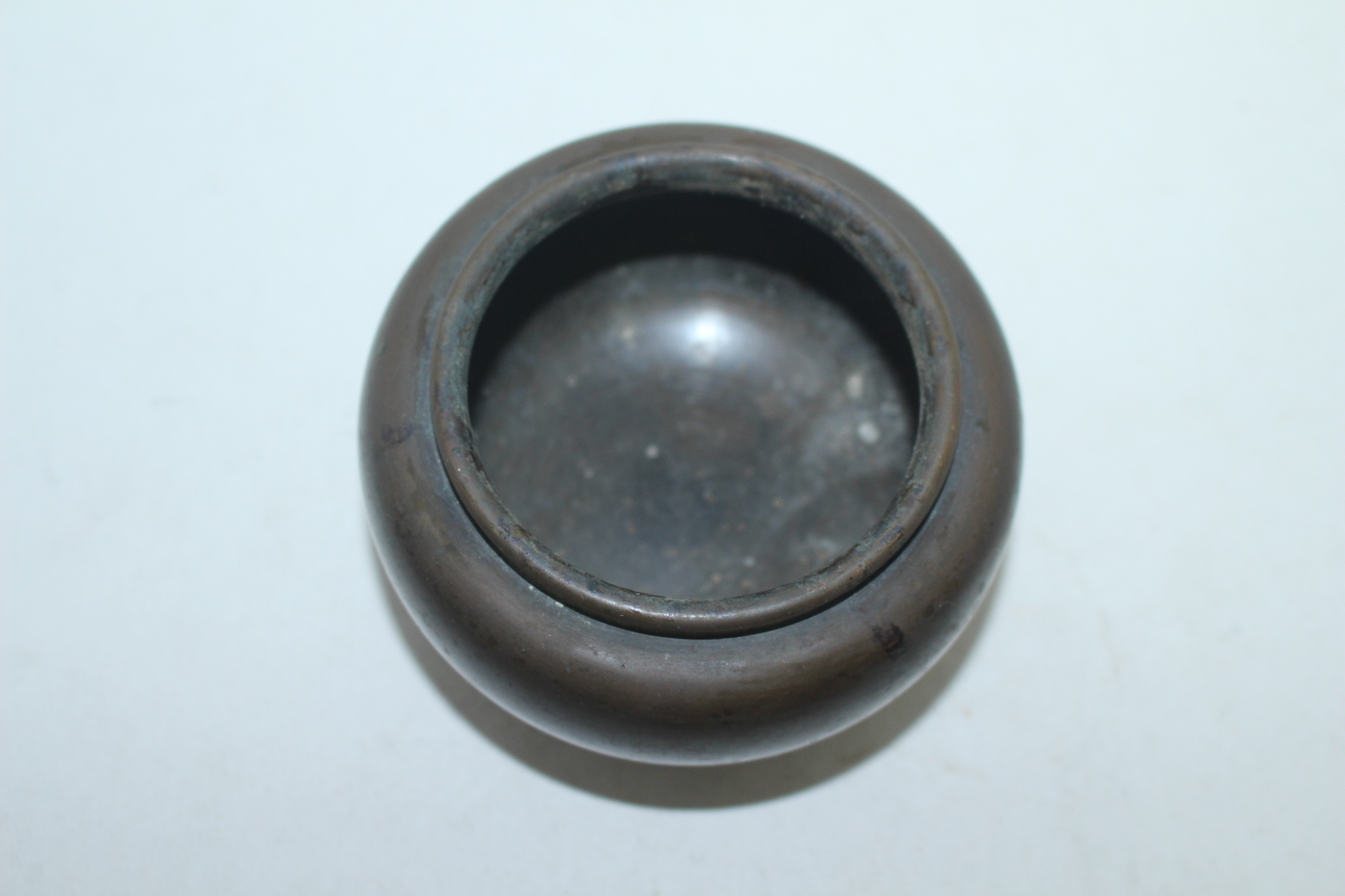 묵직한 청동으로된 향로