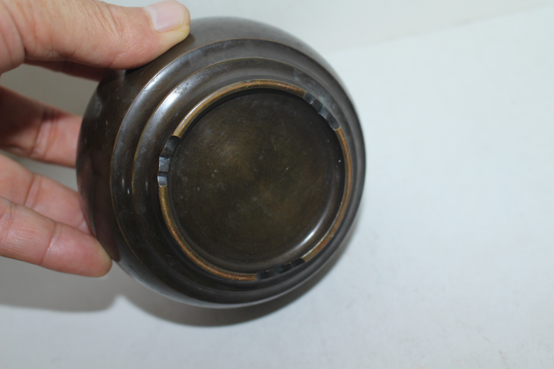 묵직한 청동으로된 향로