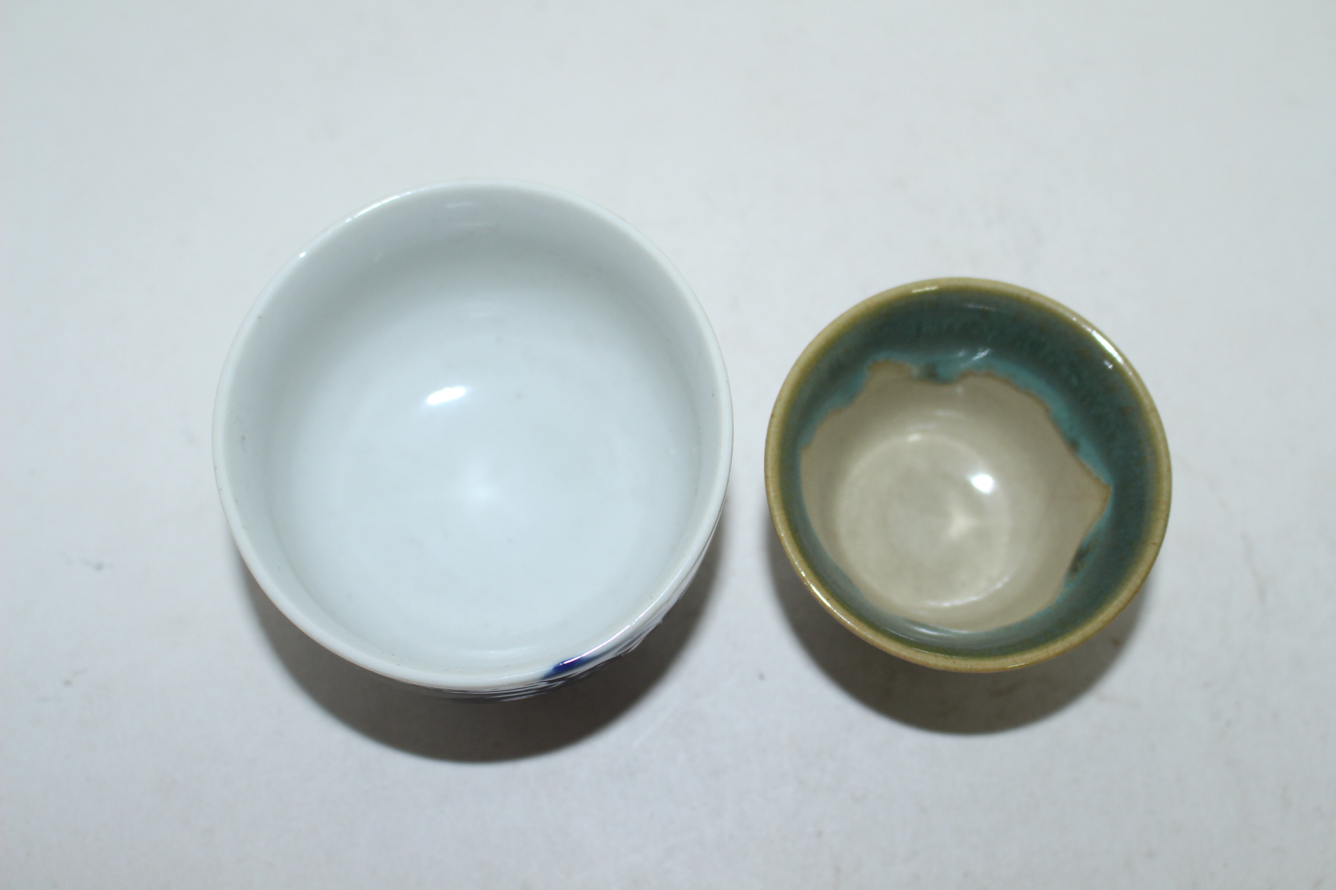 연대가좋은 청화백자 달마문 잔,청자유약흘림이 좋은 잔