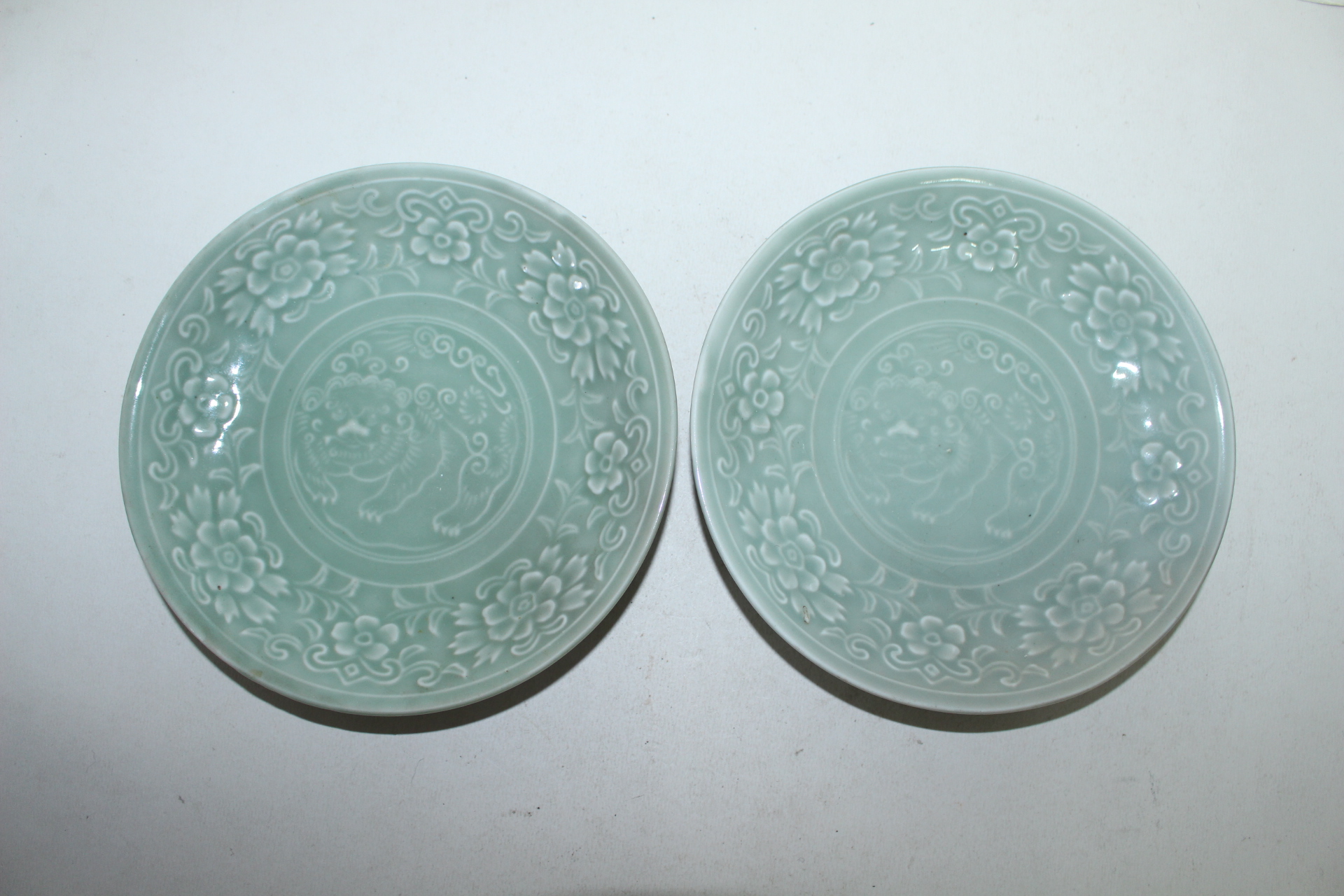 연대가좋은 청자 양각해태용문 완 2점