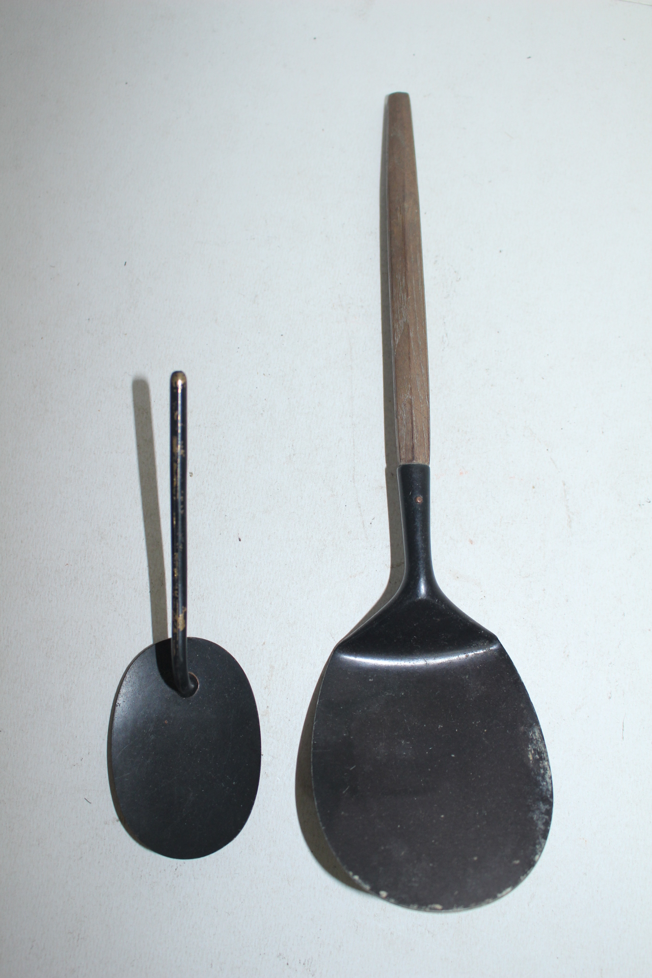 동으로된 차도구 2점