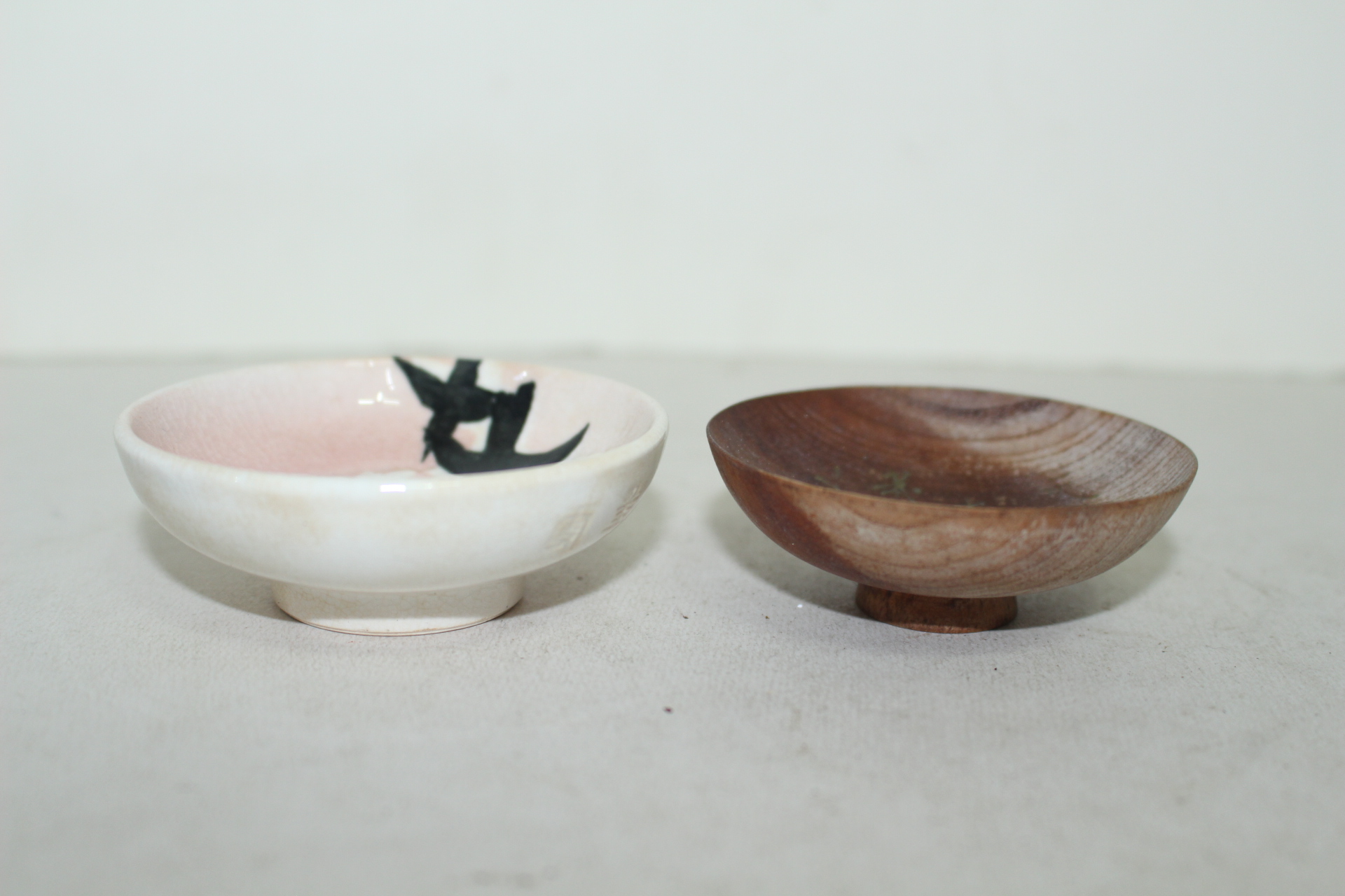 나무와 도자기로된 완