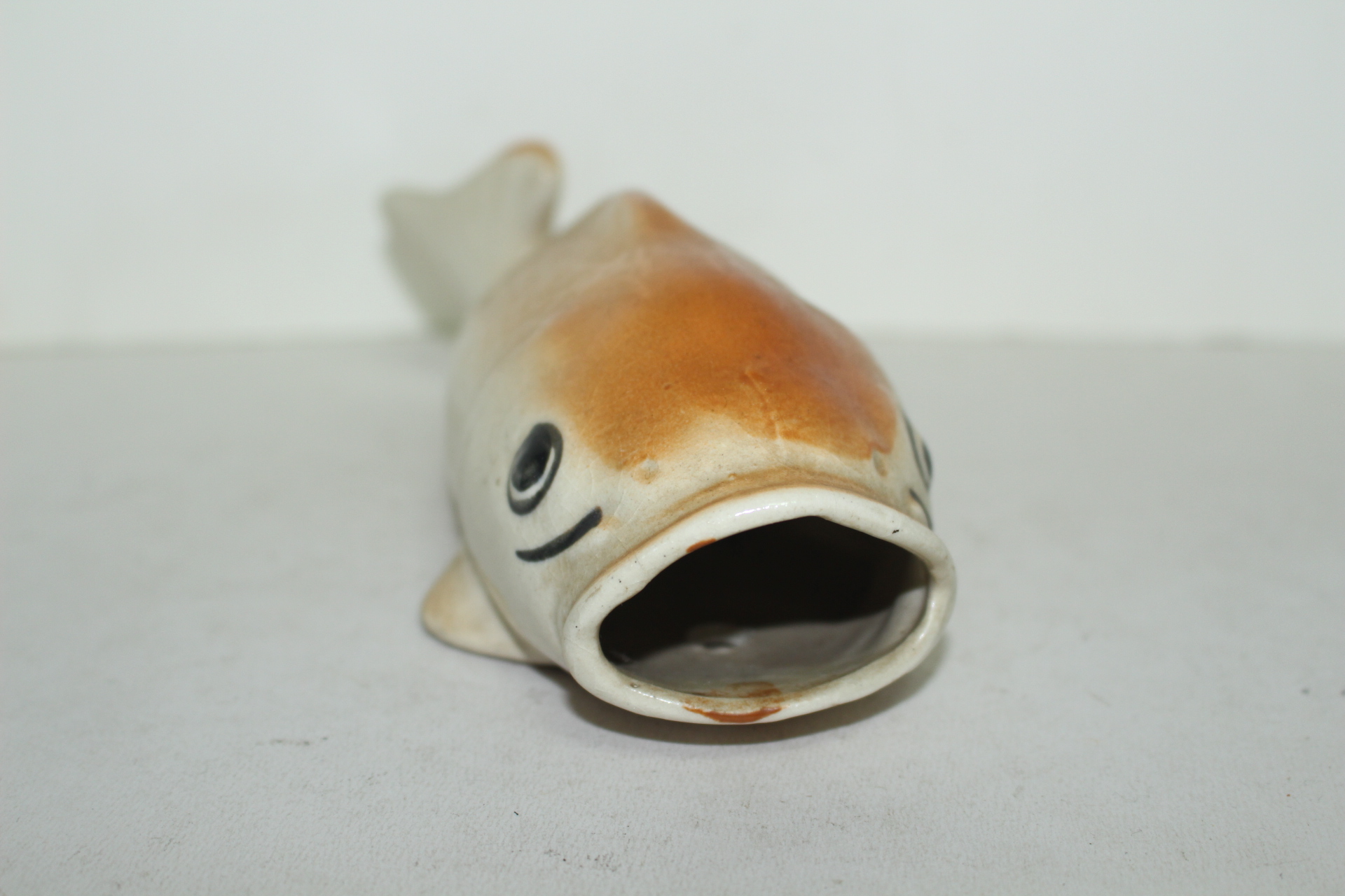 청자 물고기 조각상